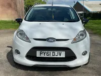 Usado Ford Fiesta Metall 134 CV (98 kW) 2011 Blanco Utilitario