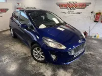 Usado Ford Fiesta Zetec 100 CV (73 kW) 2017 Azul Utilitario