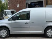 Usado VW Caddy Startline 102 CV (75 kW) 2017 Plateado Monovolumen