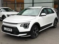 Used Kia Niro 2025 White pearl SUV