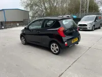 Second-hand Kia Picanto Air 68 CP (50 kW) 2014 Negru Hatchback