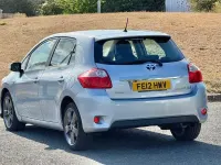 Used Toyota Auris Hybrid 136 HP (100 kW) 2012 Blue Hatchback