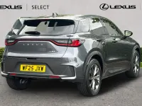 Usado Lexus LBX 136 CV (100 kW) 2025 Gris SUV