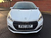 Used Peugeot 208 2017 White Hatchback