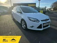 Used Ford Focus Zetec 2013 White Hatchback
