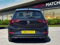 Begagnad VW Polo S 2023 Svart Halvkombi