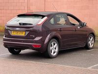 Begagnad Ford Focus Zetec 2008 Röd Halvkombi