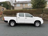 Used Toyota HiLux 2010 White Pickup