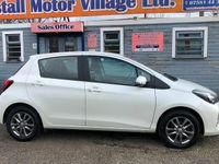 Used Toyota Yaris 99 HP (72 kW) 2015 White Hatchback