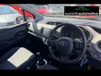 Used Toyota Yaris Design 99 HP (72 kW) 2016 Red Hatchback