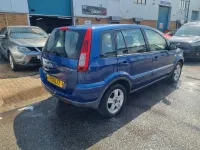 Used Ford Fusion Zetec 80 HP (58 kW) 2010 Blue Hatchback