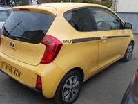 Second-hand Kia Picanto 65 CP (47 kW) 2017 Galben Hatchback