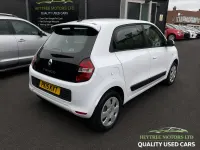 Used Renault Twingo Expression 70 HP (51 kW) 2015 White Hatchback