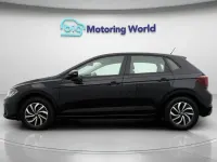 Begagnad VW Polo Life 2023 Svart Halvkombi