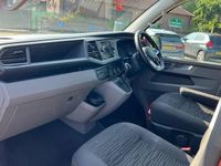 Second-hand VW Transporter SE 150 CP (110 kW) 2024 Roșu Van