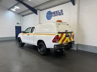 Used Toyota HiLux Active 150 HP (110 kW) 2020 White Pickup