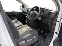 Usado Vauxhall Vivaro 100 HP (73 kW) 2023 Branco Monovolume