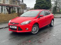Usado Ford Focus Zetec 125 CV (91 kW) 2013 Rojo Utilitario