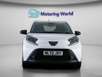 Used Toyota Aygo X PURE 72 HP (52 kW) 2022 White SUV
