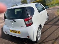 Used Toyota iQ 98 HP (72 kW) 2010 White Hatchback