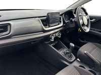 Usado Kia Stonic 100 CV (73 kW) 2024 Amarillo SUV