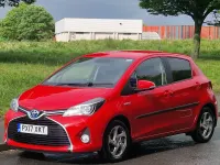Used Toyota Yaris Hybrid 2017 Red Hatchback