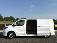 Used Ford Transit Custom Limited 170 HP (125 kW) 2024 White Van