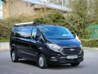 Usado Ford Transit Custom Limited 130 CV (95 kW) 2019 Negro Van