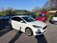 Used Ford Focus Zetec 125 HP (91 kW) 2015 White Hatchback