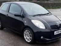 Begagnad Toyota Yaris SR 2008 Svart Halvkombi