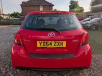Used Toyota Yaris 90 HP (66 kW) 2014 Red Hatchback