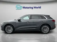 Begagnad Audi Q8 e-tron S-Line 300 kW (408 HK) 2023 Grå SUV