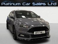 Usado Ford Focus ST 185 CV (136 kW) 2017 Gris Utilitario