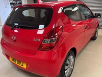 Used Hyundai i20 Classic 77 HP (56 kW) 2011 Red Hatchback