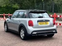 Usado Mini Cooper Classic 134 CV (98 kW) 2023 Plateado Utilitario