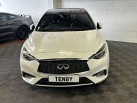 Used Infiniti Q30 Premium 170 HP (125 kW) 2016 White Hatchback