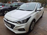 Used Hyundai i20 75 HP (55 kW) 2018 White Hatchback