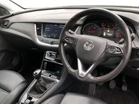 Used Vauxhall Grandland X Elite 130 HP (95 kW) 2018 White SUV
