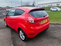 Used Ford Fiesta Zetec 100 HP (73 kW) 2015 Red Hatchback