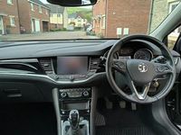 Second-hand Vauxhall Astra Elite 200 CP (147 kW) 2018 Negru Hatchback