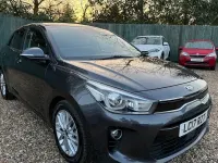 Usado Kia Rio 90 HP (66 kW) 2017 Cinzento Citadino