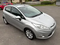Begagnad Ford Fiesta Zetec 2009 Silver Halvkombi