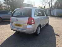 Second-hand Vauxhall Zafira 125 CP (91 kW) 2011 Argintiu Monovolum
