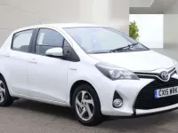 Used Toyota Yaris 101 HP (74 kW) 2015 White Hatchback