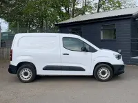Gebraucht Vauxhall Combo 100 PS (73 kW) 2021 Weiß Van / Kleinbus