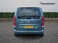 Używany Vauxhall Combo Ultimate 100 kW (136 KM) 2025 Niebieski Minivan