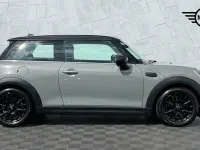 Usado Mini Cooper Classic 134 HP (98 kW) 2022 Cinzento Citadino