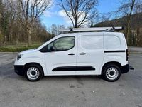Second-hand Vauxhall Combo Edition 100 CP (73 kW) 2019 Alb Monovolum