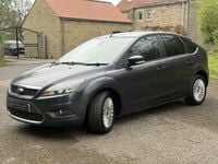 Begagnad Ford Focus Titanium 99 HK (72 kW) 2009 Grå Halvkombi