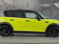 Usado Mini Cooper Exclusive 136 CV (100 kW) 2022 Amarillo Utilitario